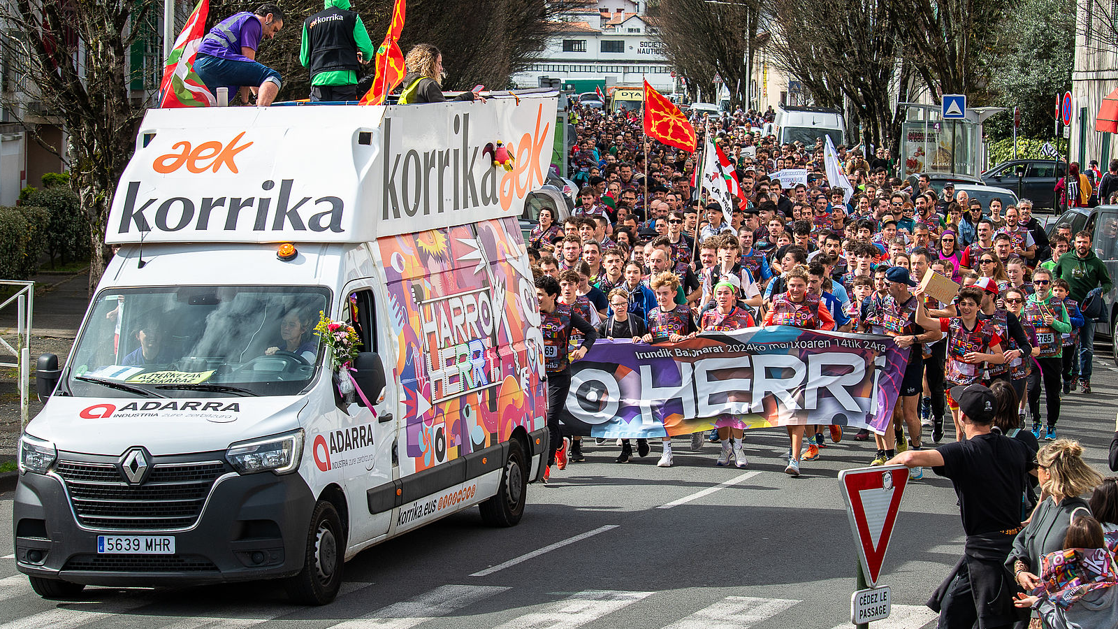 Korrika, korika, aek.